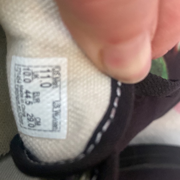 NWOT MENS SIZE 11 VANS - Picture 3 of 4